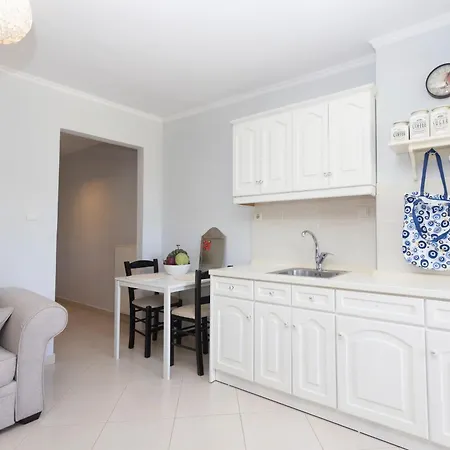Ikia Apartment