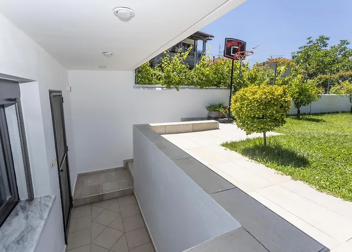 아파트 Ikia Private Garden And Parking