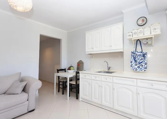 Ikia Private Garden And Parking Apartment